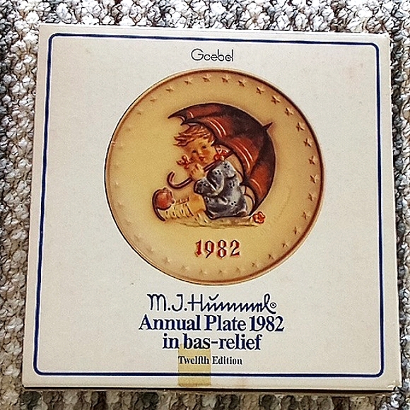 M.I.Hummel Decorative Plate 1982 - Picture 2 of 7